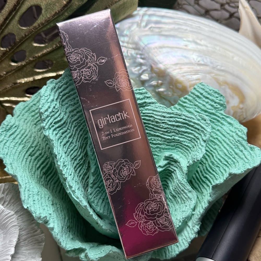 NEW! GIRLACTIK 2-in-1 Luminous Tint Foundation in F3 Neutral